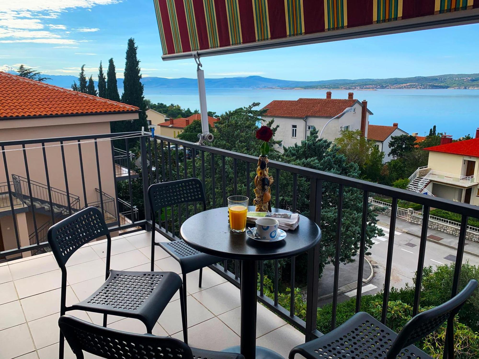 Apartments Julija Crikvenica Oda fotoğraf
